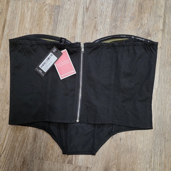 PrettyLittleThing Black Zippered Corset - Picture 3 of 4